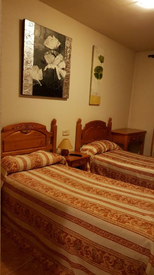 Hostal Plaza El Espinar Exterior photo